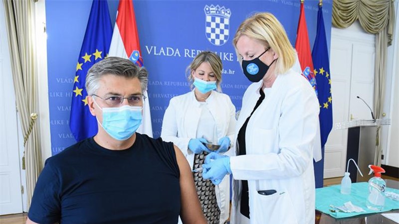 Premijer Plenković se nakon preboljenja covida-19 cijepio s drugom dozom